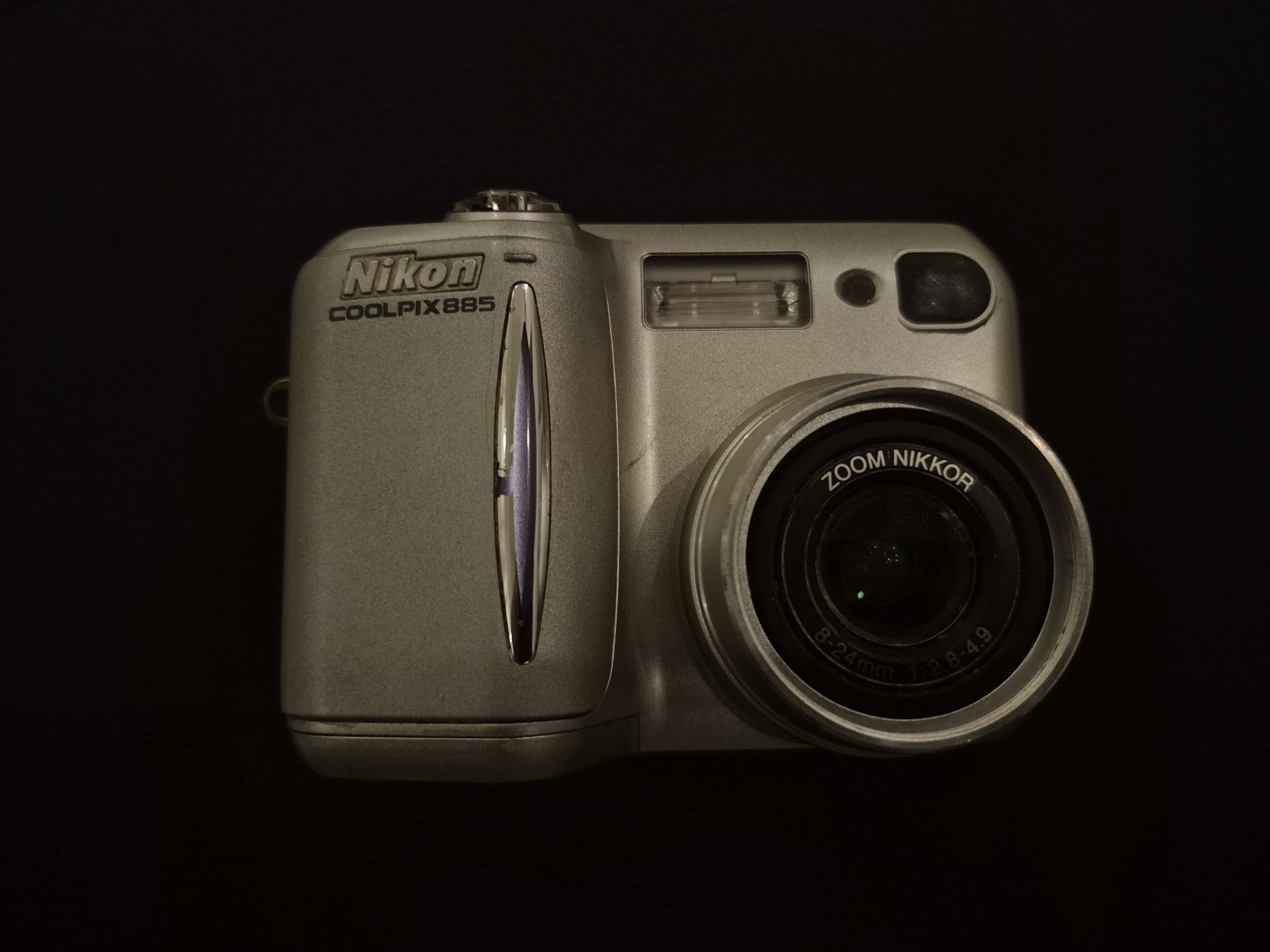 Nikon COOLPIX 885 3.2MP Digital Camera - for display