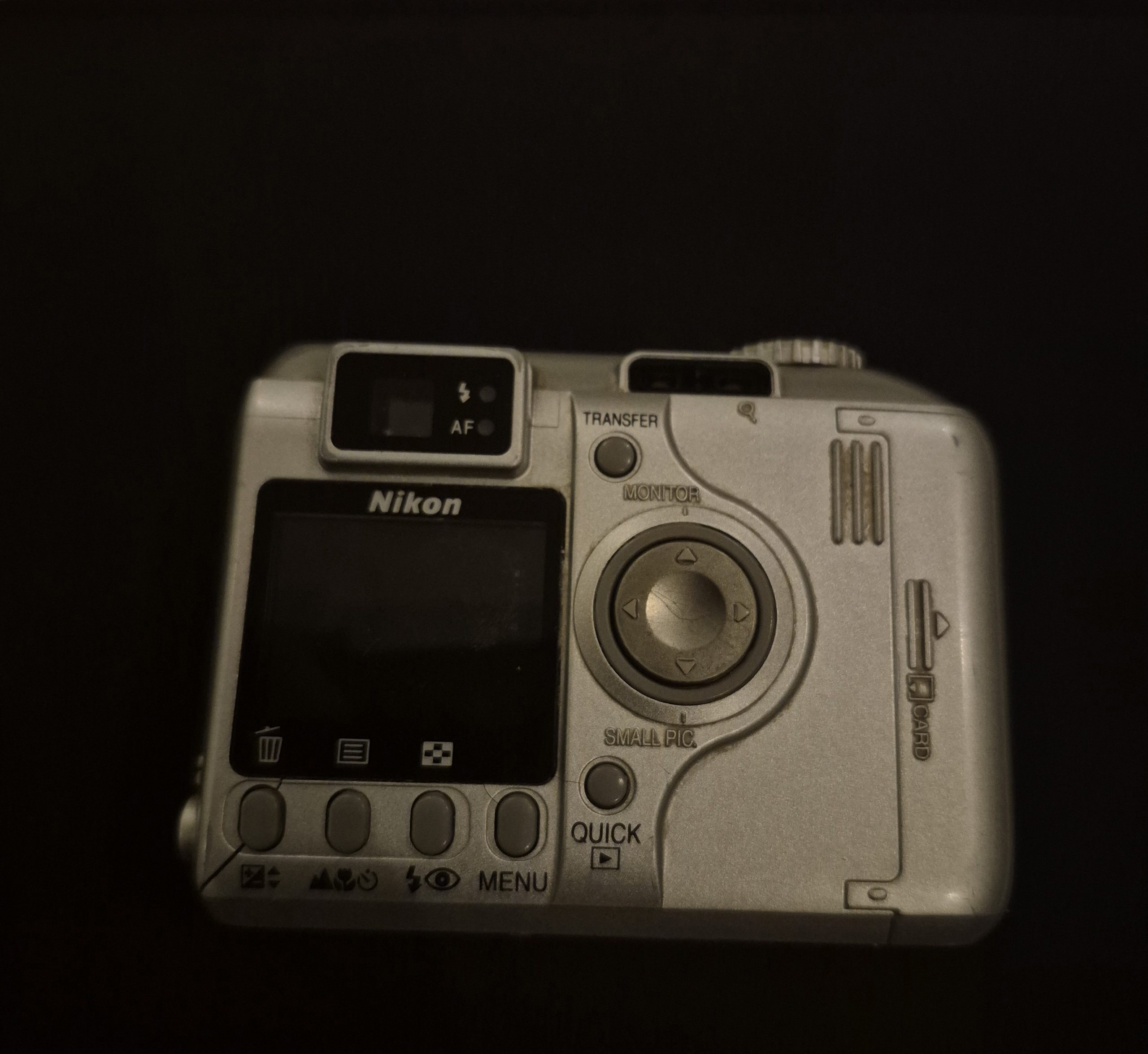 Nikon COOLPIX 885 3.2MP Digital Camera - for display - Image 3